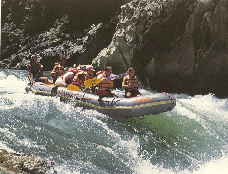 Corkscrew Rapid by Ricardo Szenjner - Maya Expeditions