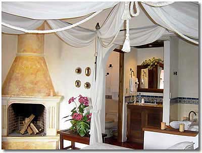 Hotel Posado El Antaño, Antigua, Guatemala, Bath suite, Maya Expeditions