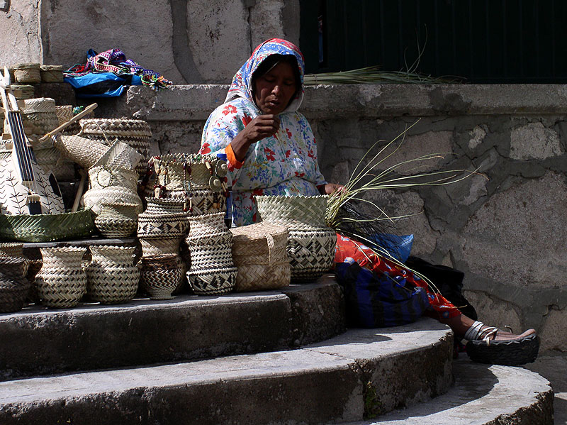 Raramari Women and her baskets - Copper Canyon Adventures - Maya Expeditions